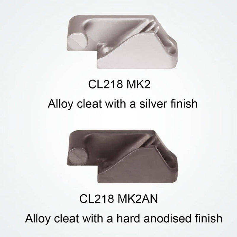 Chargez l'image dans la visionneuse de la galerie, ClamCleat® Alu Ouvert Babord court ø3 à 6mm avec guide-câble pour fixer et retirer facilement les lignes, idéal pour la voile légère.