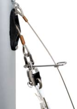 Load image into Gallery viewer, Émerillon d'enrouleur de foc avec guide, avec poulie et crochet, monté sur câble, essentiel pour dériveurs ou catamarans jusqu'à 4 mètres, fabriqué par RWO.