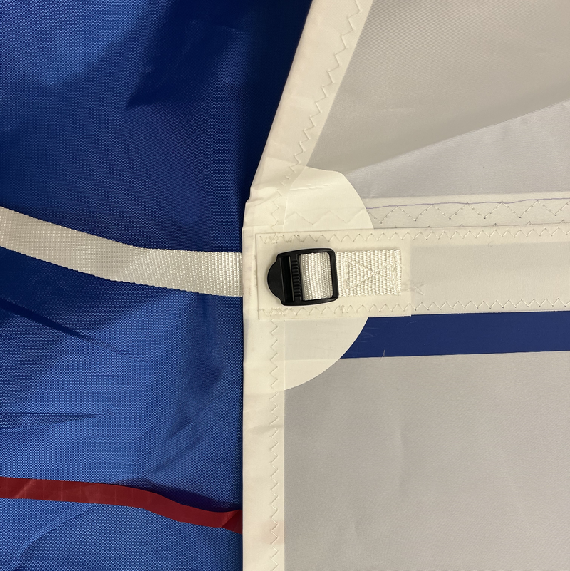 Laden Sie das Bild in Galerie -Viewer, détail d'un renfort de latte de GV (grand voile) de dériveur 470.