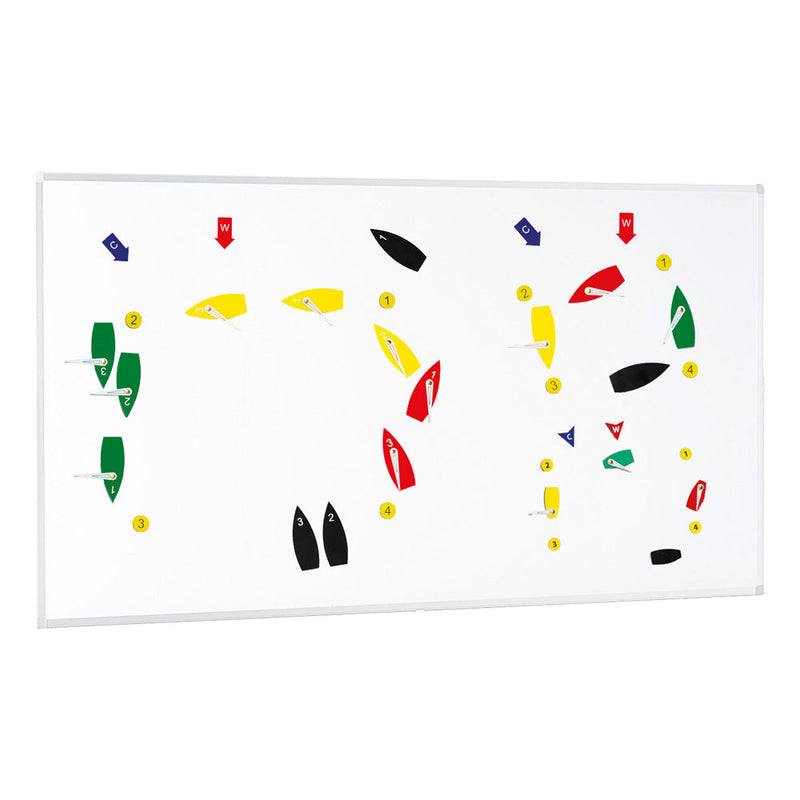 Load image into Gallery viewer, Kit bateaux magnétiques pédagogiques comprenant 12 bateaux, flèches de vent et courant, et marques de parcours. Idéal pour l'enseignement des stratégies de voile.