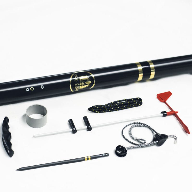 Laden Sie das Bild in Galerie -Viewer, Gréement complet Optimist compétition Blackgold Médium avec mât, bôme et livarde, idéal pour navigateurs de voile légère exigeants. Ensemble haut de gamme pour performance optimale.