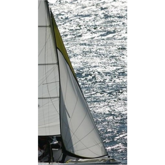 Laden Sie das Bild in Galerie -Viewer, Foc Dériveur Booxy sur un voilier, en Dacron avec draille souple, idéal pour dériveurs, proposé par Yachting Thommeret, experts en voile légère.