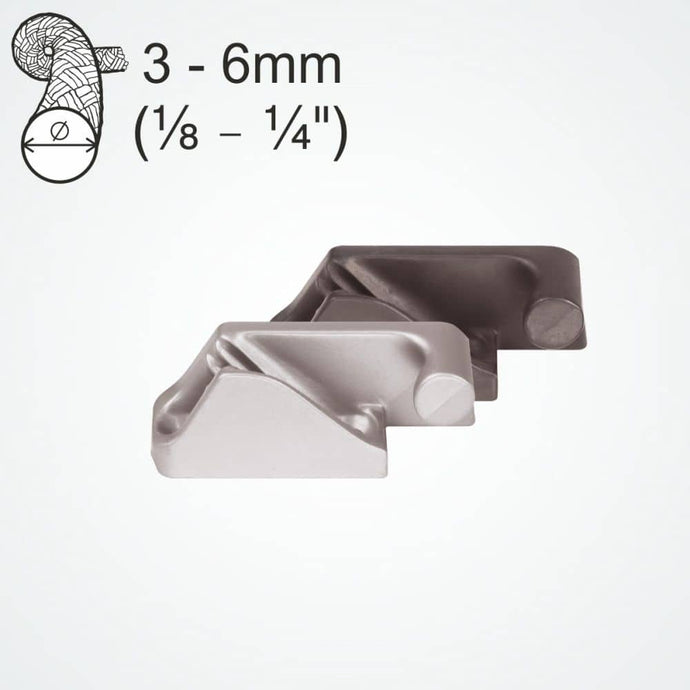 ClamCleat® Alu Ouvert Tribord court ø3 à 6mm, guide-câble latéral pratique pour filets de sport, facilite l'alignement et l'accrochage des cordages.