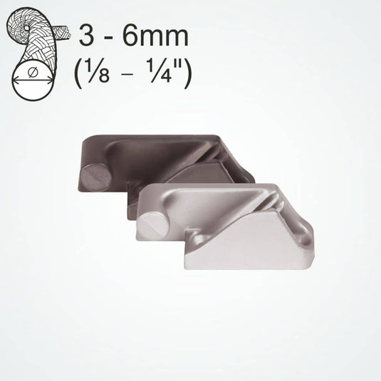 ClamCleat® Alu Ouvert Babord court ø3 à 6mm, guide-câble latéral pour accrocher et retirer facilement les lignes, idéal pour voile légère et nautisme.