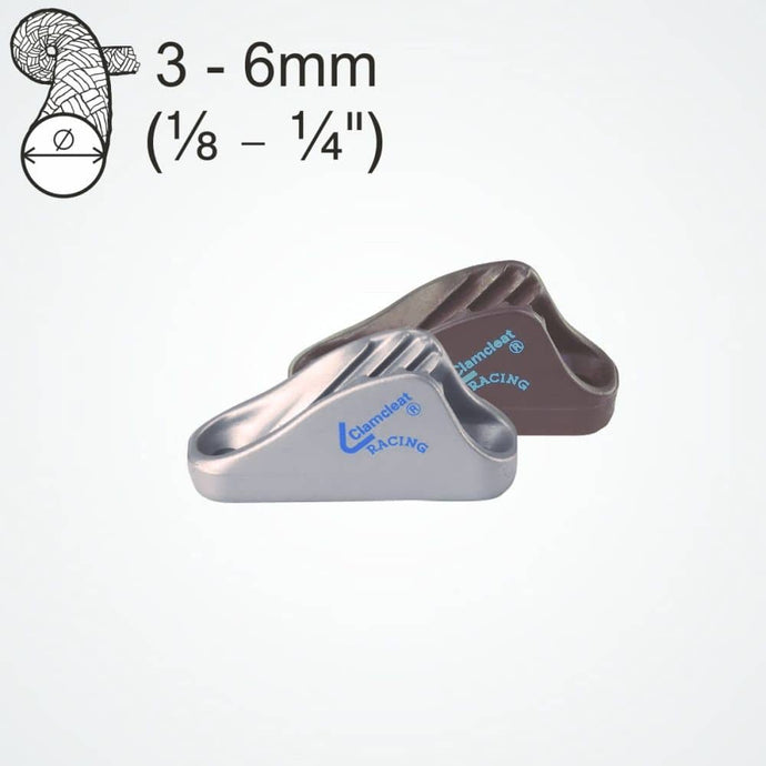 ClamCleat® Alu Ouvert Racing Mini ø3 à 6mm, en aluminium, conçu pour fixation sur surfaces planes ou courbes, idéal pour voile légère, dériveurs et catamarans.