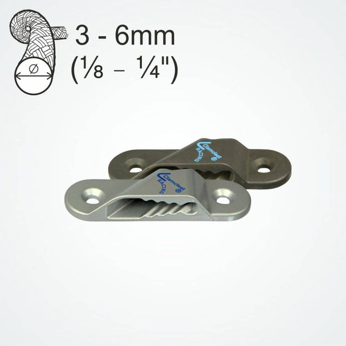ClamCleat® Nerf de Chute Voile Alu Babord ø3 à 6mm, taquet de cordage en aluminium robuste avec guide-cordage intégré, idéal pour voiles de grandes dimensions et trampolines nautiques.