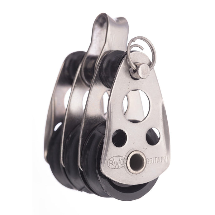 Poulie Triple ø25mm en inox, idéale pour voile légère et usages spécifiques, avec une ligne max de 8mm et charge de rupture de 650kg.