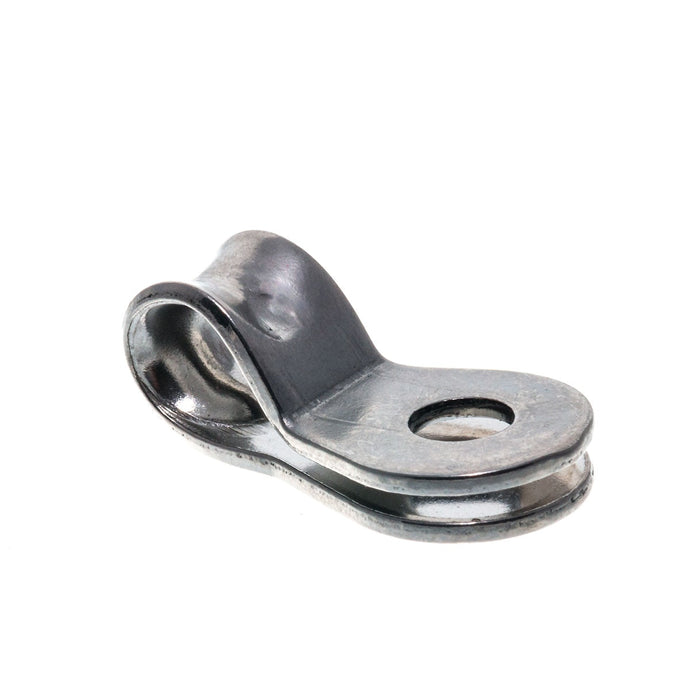 Pontet replié pour cordage, gros plan sur un objet métallique avec trou de fixation, diamètre 4 ou 5 mm, pour accastillage nautique.