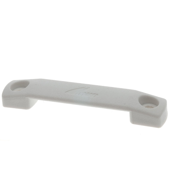 Pontet de Sangle 40mm blanc avec poignée perforée, destiné aux dériveurs et catamarans, essentiel pour l'équipement en voile légère. Monté avec fixation à deux trous.