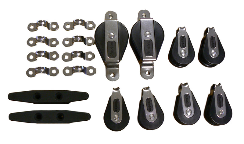 Load image into Gallery viewer, Kit Lazy Jack comprenant des poulies de pont, taquets d'amarrage et brides en acier inoxydable, idéal pour le gréement courant d'un petit voilier ou modèle réduit.
