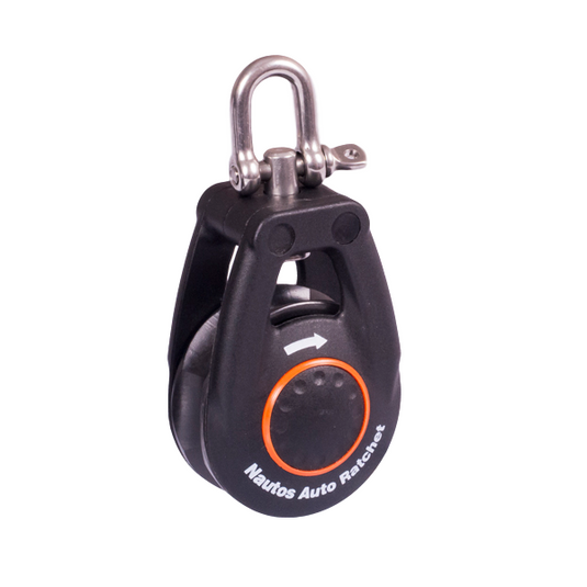 Poulie Winch Organic Auto Ratchet avec manille émerillon et réa aluminium, idéale pour manœuvres efficaces en voile légère, affichant direction et marque Nautos Auto Ratchet.