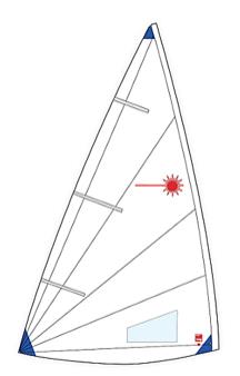 Voile Dériveur Laser® Radial en Dacron 170gr avec coupe radiale, renforts à points clés, adaptée pour navigation dériveur. Options personnalisables disponibles chez Yachting Thommeret.
