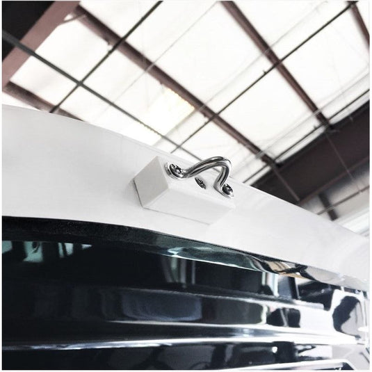 Pontet plein inox A2 en gros plan, montrant un crochet en métal robuste, idéal pour dériveurs et catamarans, fabriqué en Europe pour un excellent rapport qualité-prix.