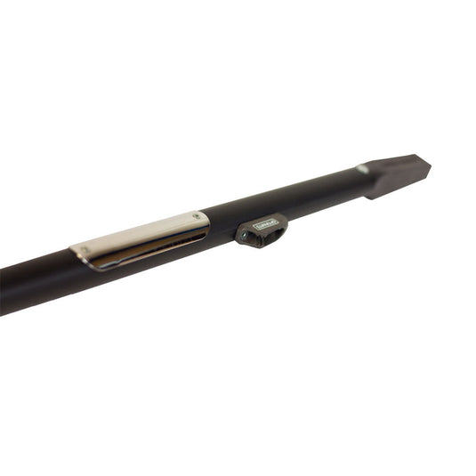 Barre Alu Laser® Optiparts Deluxe en aluminium anodisé noir avec support en plastique et plaque en acier inoxydable, pour dériveurs Laser® et ILCA®.