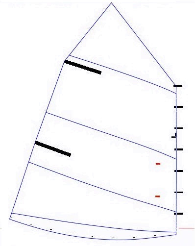 Voile Optimist à fourreau 170gr, coupe croisée, inclut ris de fond et renforts, adaptée à tout modèle d'Optimist pour navigation légère.