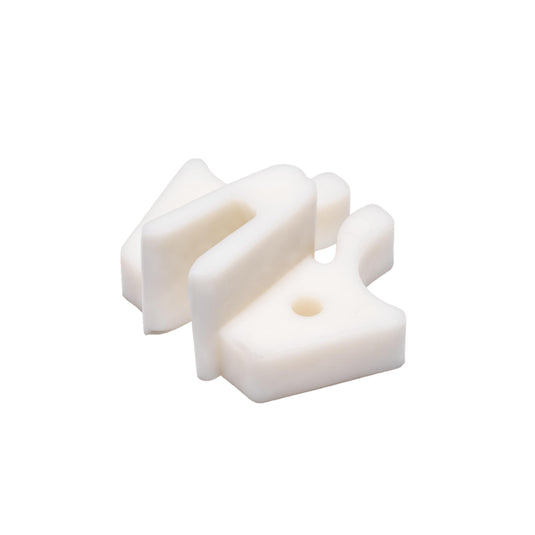 Cale de dérive Laser®/ILCA® avec deux rainures, trou fraisé, crochet décalé; permet tension ajustable pour assemblage de panneaux, idéale pour voile légère.