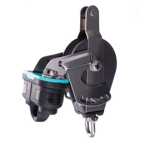 Poulie avec Taquet Nova ø57mm, robuste et économique, idéale pour voile légère, avec ligne max de 12mm, charge utile de 850kg, et charge rupture de 1700kg.