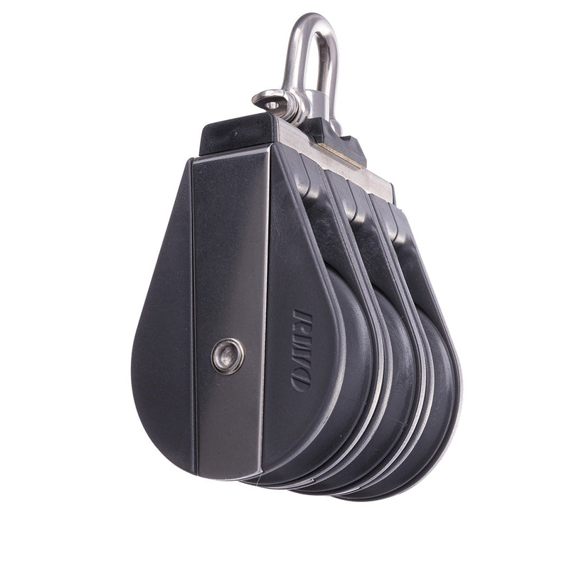 Chargez l'image dans la visionneuse de la galerie, Poulie Triple Nova avec trois réas et manille pivotante en inox, idéale pour dériveurs et catamarans, offrant robustesse et qualité pour applications maritimes.
