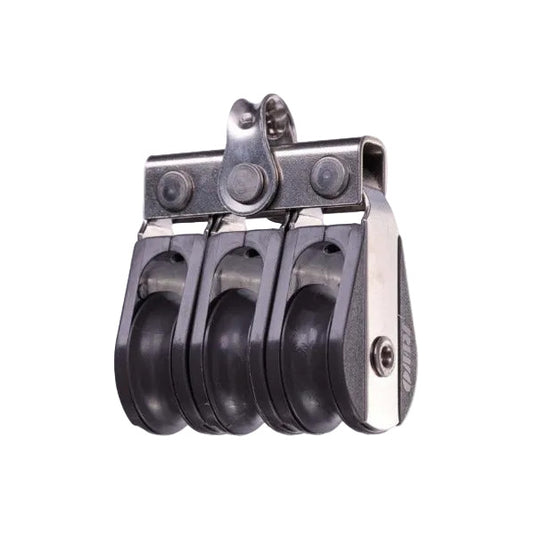 Poulie Triple à billes ø19mm avec trois réas noirs, tête pivotante et ferrures en acier inoxydable, idéale pour les applications nautiques exigeantes.