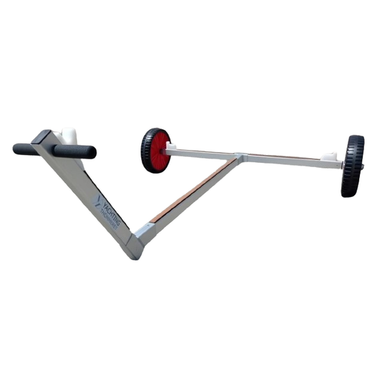 Chariot de mise à l'eau pour Optimist, un petit chariot à deux roues conçu pour lancer et récupérer facilement des petits bateaux comme des dériveurs ou kayaks.