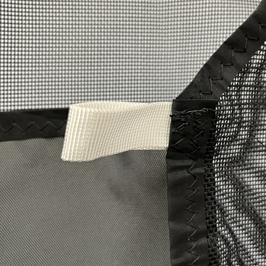 Détail de couture du Chaussette Avaleur de Spi Topper Argo, avec panneau en tissu gris et filet noir, illustrant la qualité marine de Yachting Thommeret.